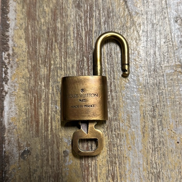 Louis Vuitton Lock Vintage authentic - Picture 4 of 7